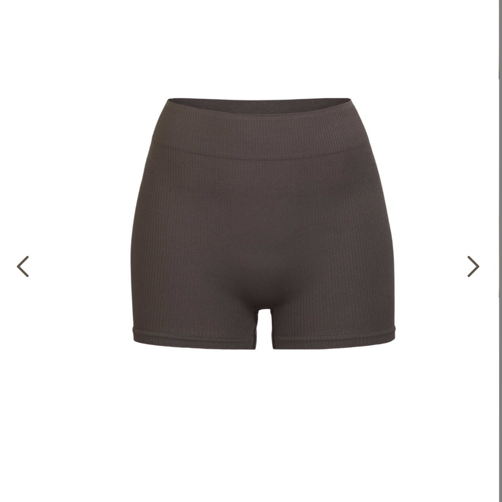 SKIMS STRETCH RIB SHORT